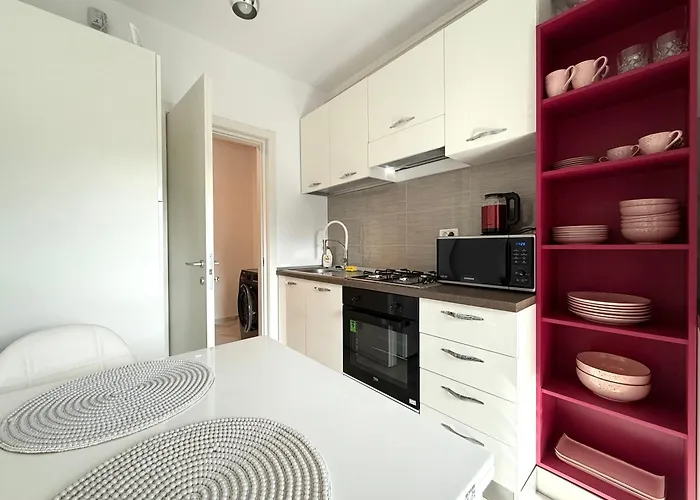 Plaza Faza 2 * Βουκουρέστι